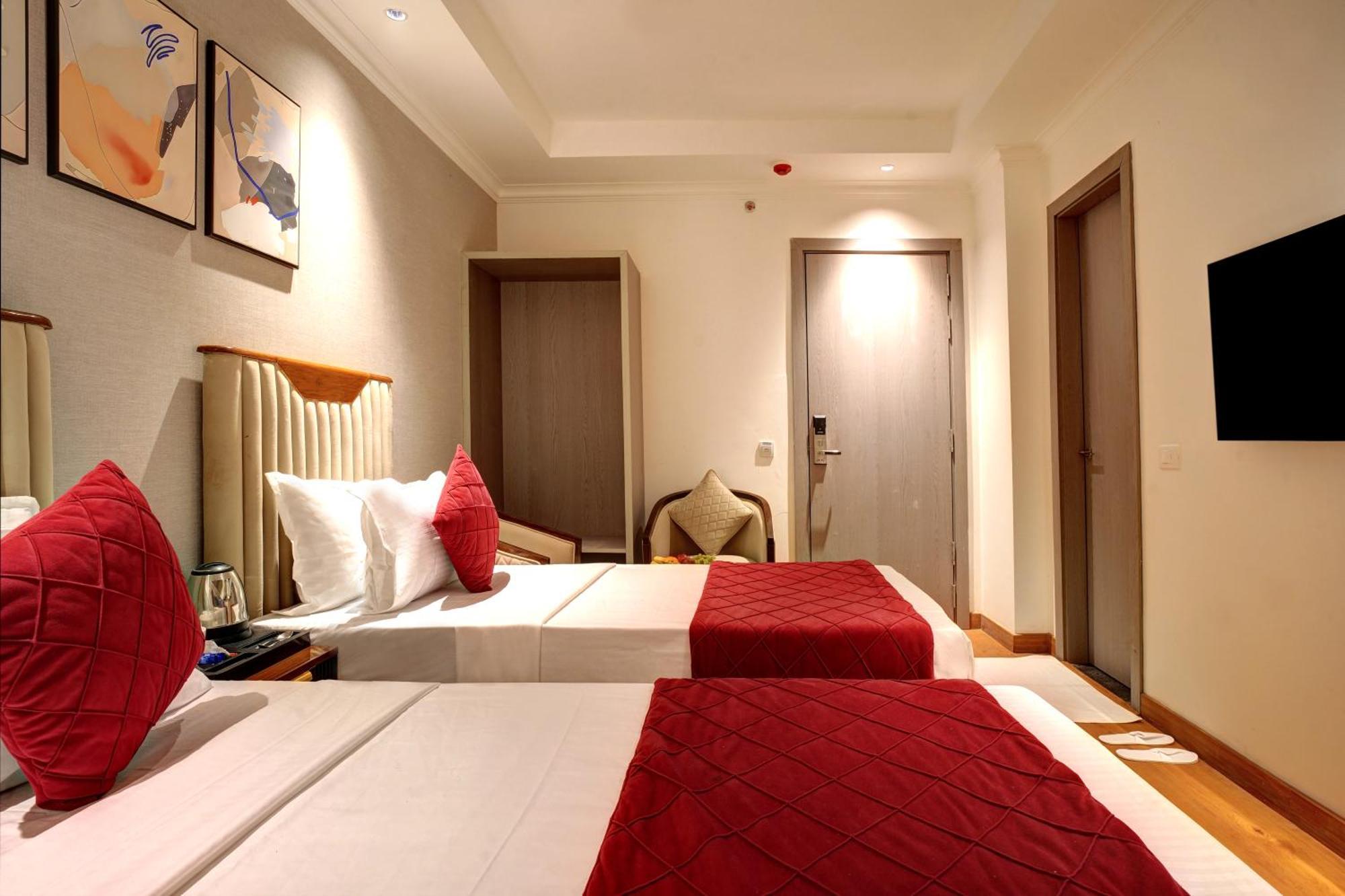 Iva Premium Delhi Airport With Airport Drop Hotel New Delhi Buitenkant foto