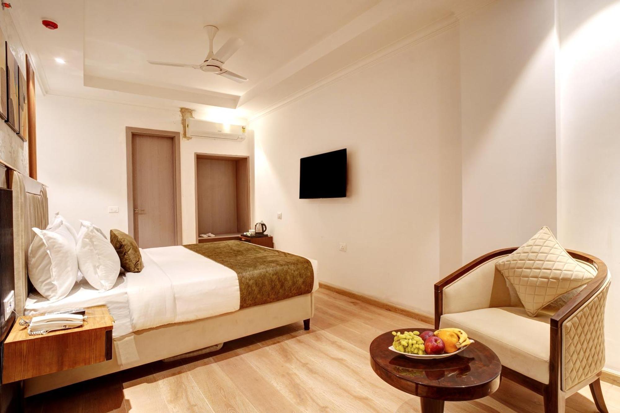 Iva Premium Delhi Airport With Airport Drop Hotel New Delhi Buitenkant foto