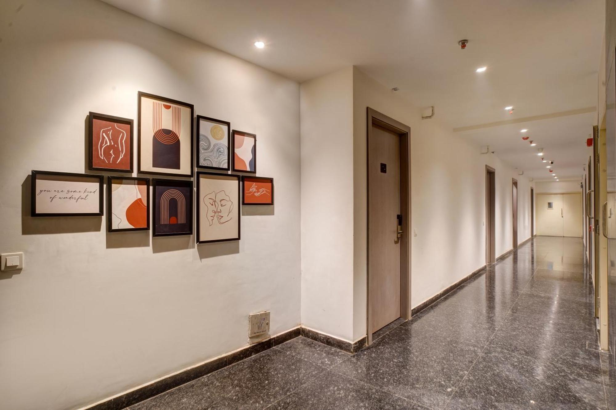 Iva Premium Delhi Airport With Airport Drop Hotel New Delhi Buitenkant foto