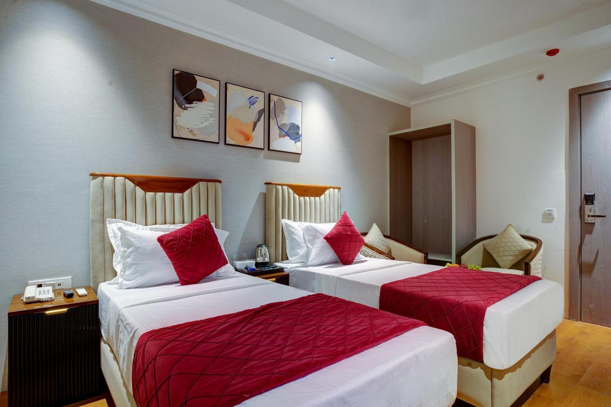 Iva Premium Delhi Airport With Airport Drop Hotel New Delhi Buitenkant foto
