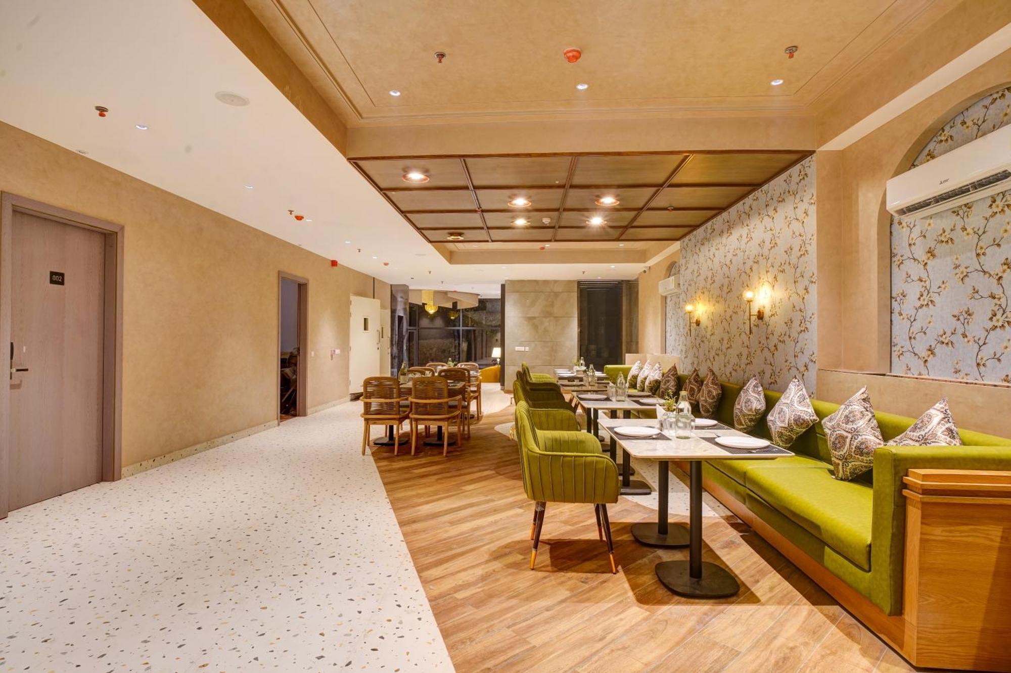 Iva Premium Delhi Airport With Airport Drop Hotel New Delhi Buitenkant foto