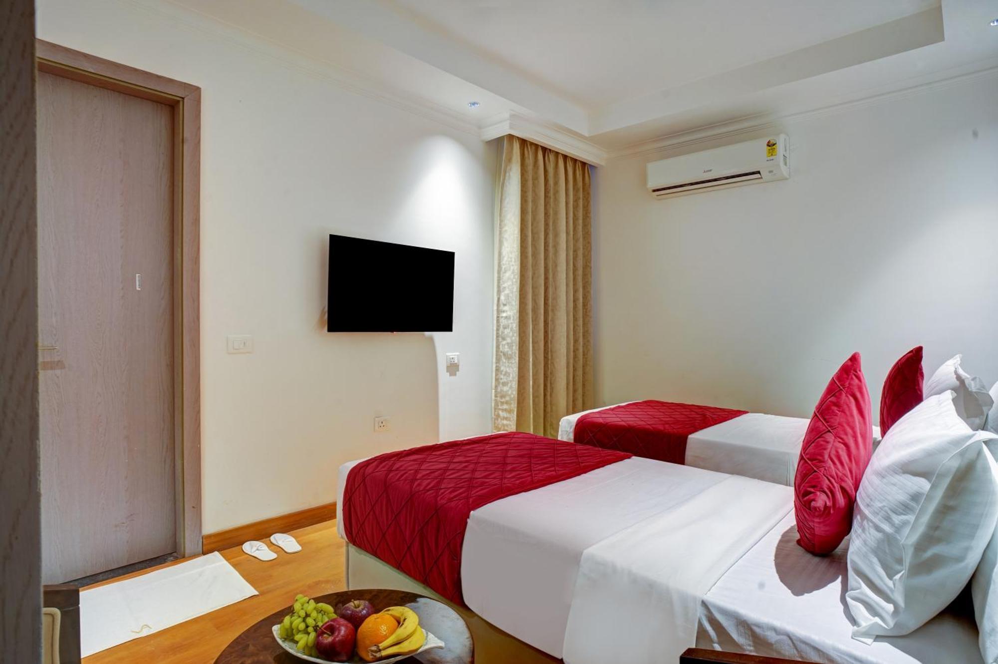 Iva Premium Delhi Airport With Airport Drop Hotel New Delhi Buitenkant foto