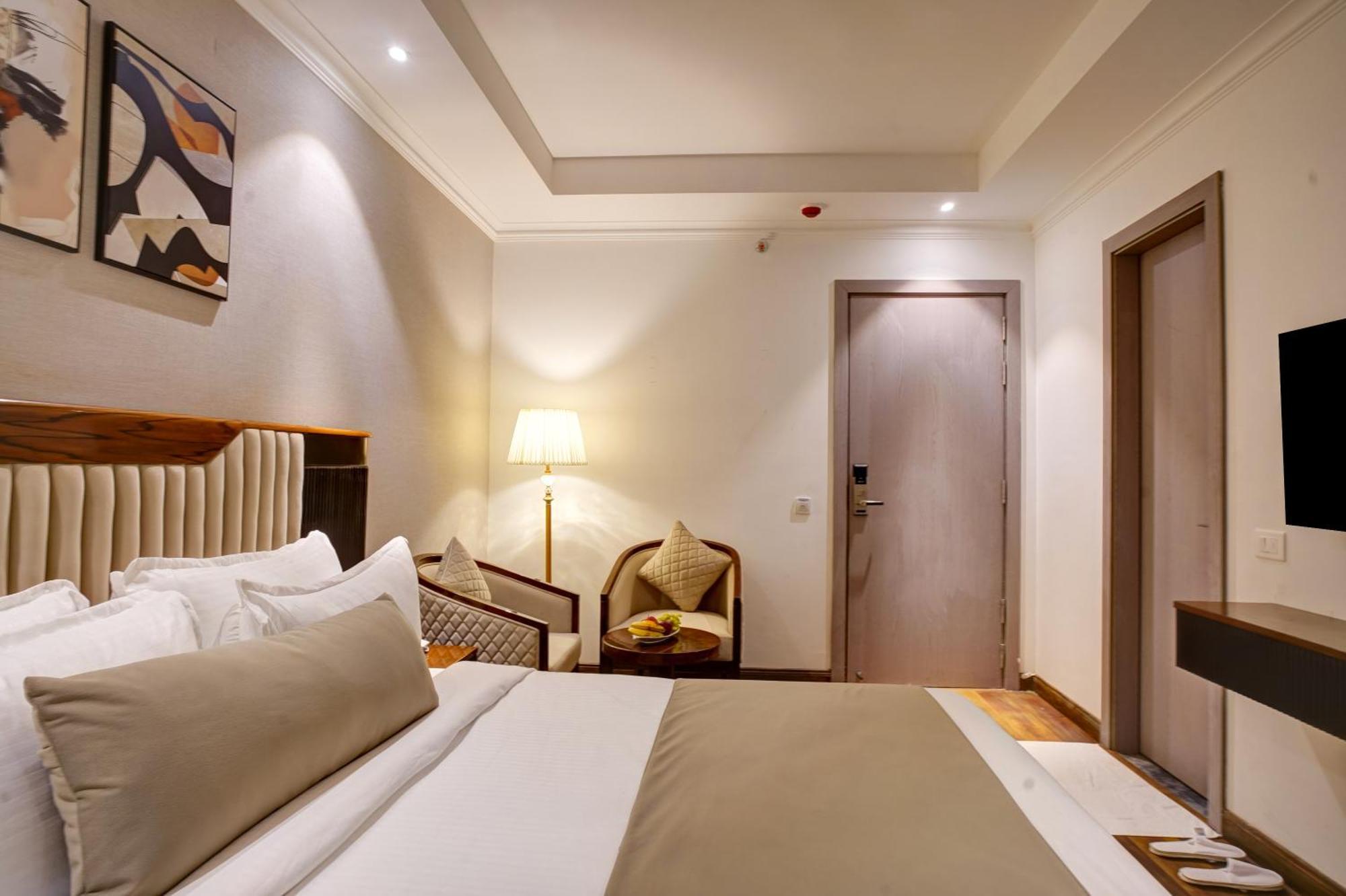 Iva Premium Delhi Airport With Airport Drop Hotel New Delhi Buitenkant foto
