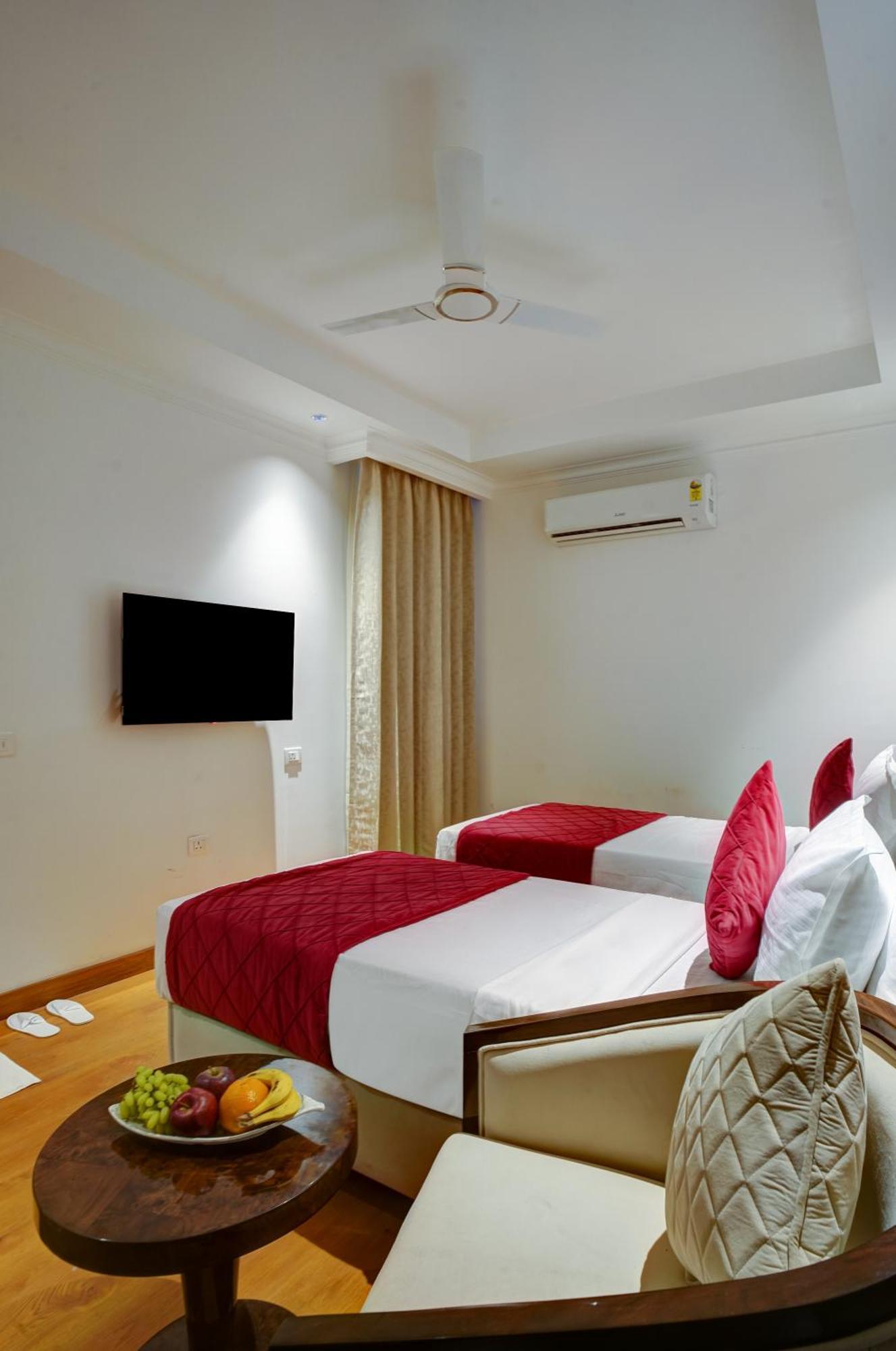 Iva Premium Delhi Airport With Airport Drop Hotel New Delhi Buitenkant foto