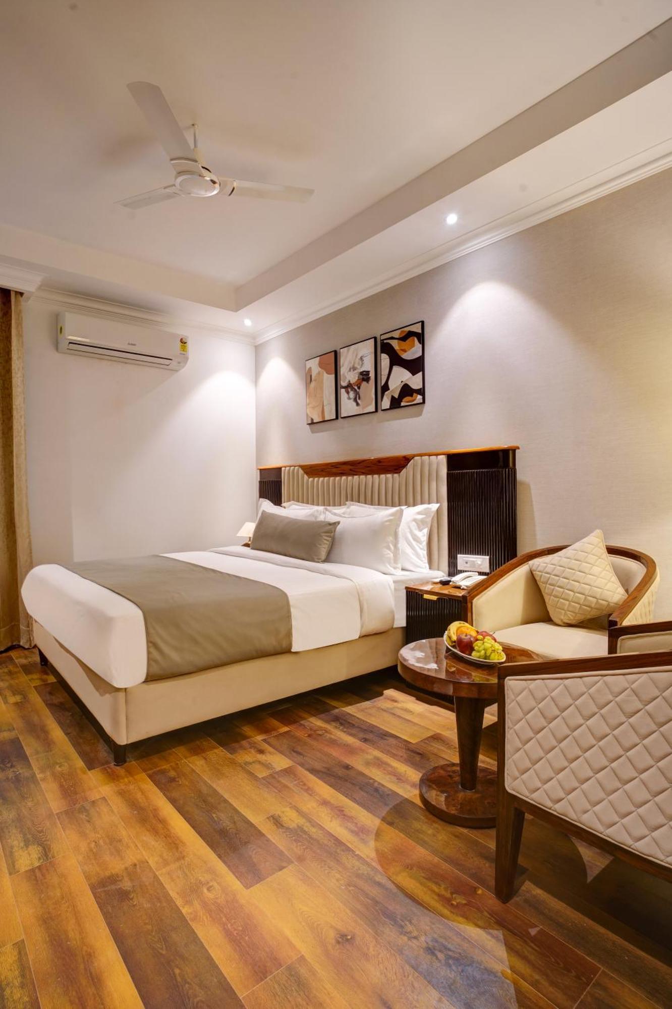 Iva Premium Delhi Airport With Airport Drop Hotel New Delhi Buitenkant foto