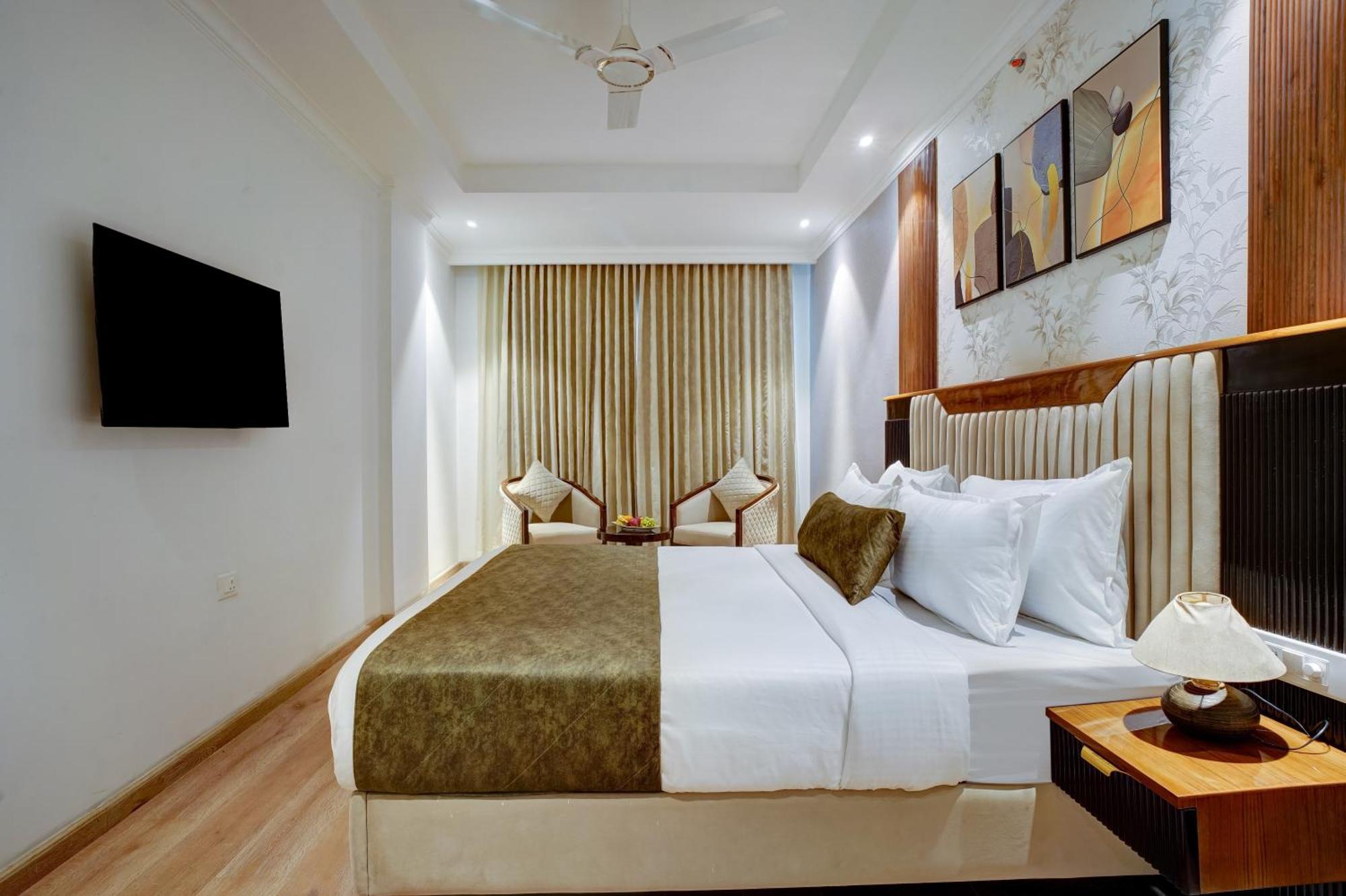 Iva Premium Delhi Airport With Airport Drop Hotel New Delhi Buitenkant foto