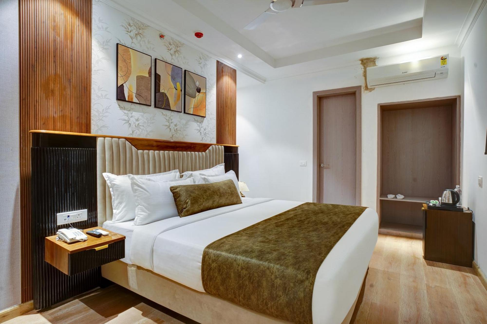 Iva Premium Delhi Airport With Airport Drop Hotel New Delhi Buitenkant foto
