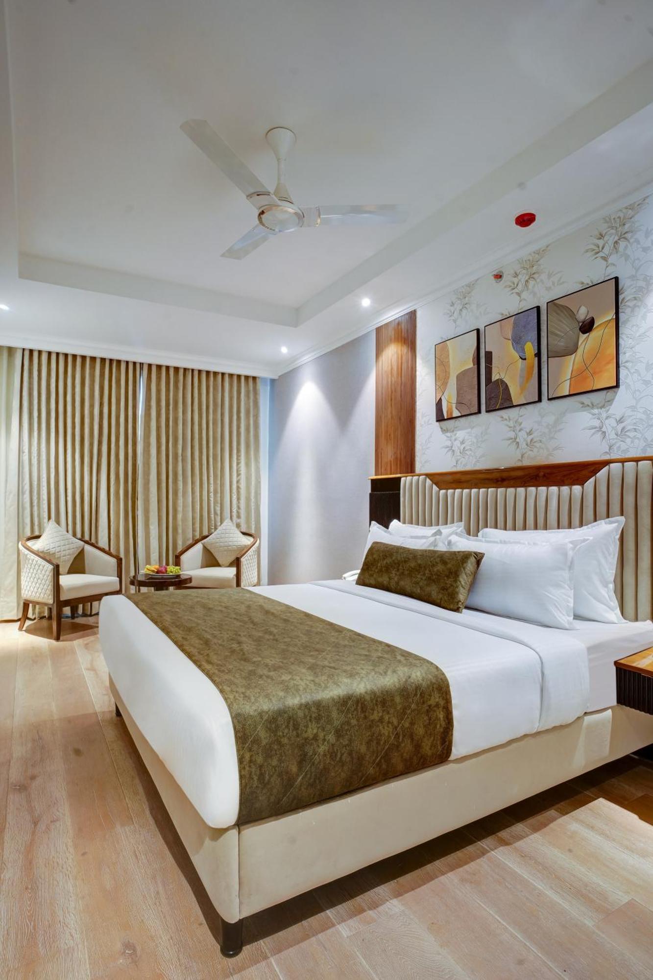 Iva Premium Delhi Airport With Airport Drop Hotel New Delhi Buitenkant foto