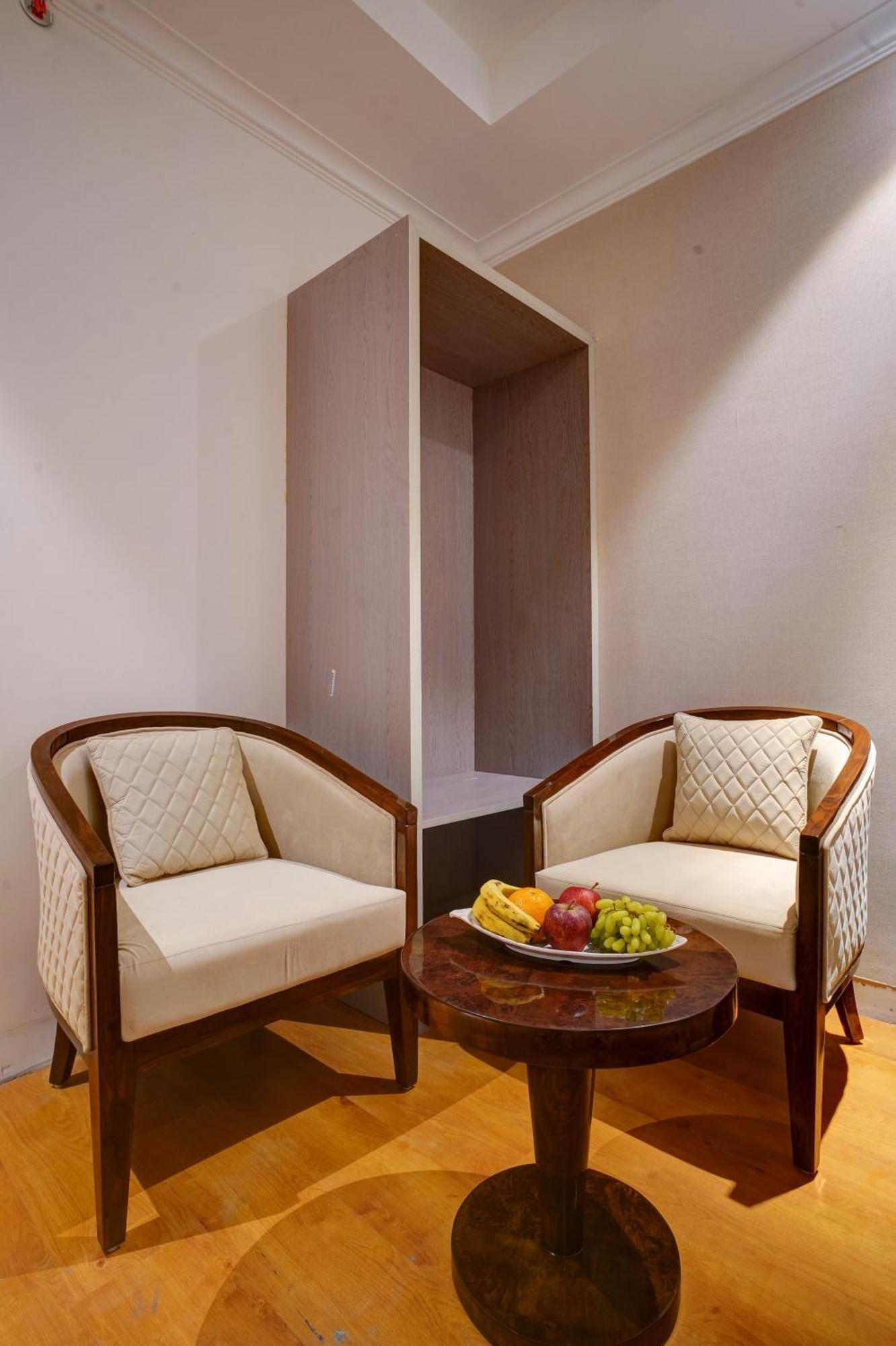 Iva Premium Delhi Airport With Airport Drop Hotel New Delhi Buitenkant foto