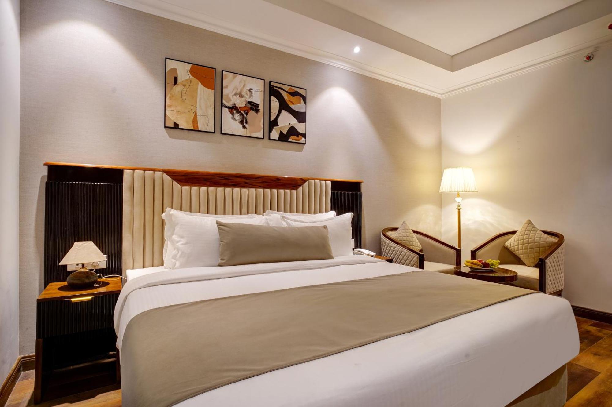 Iva Premium Delhi Airport With Airport Drop Hotel New Delhi Buitenkant foto