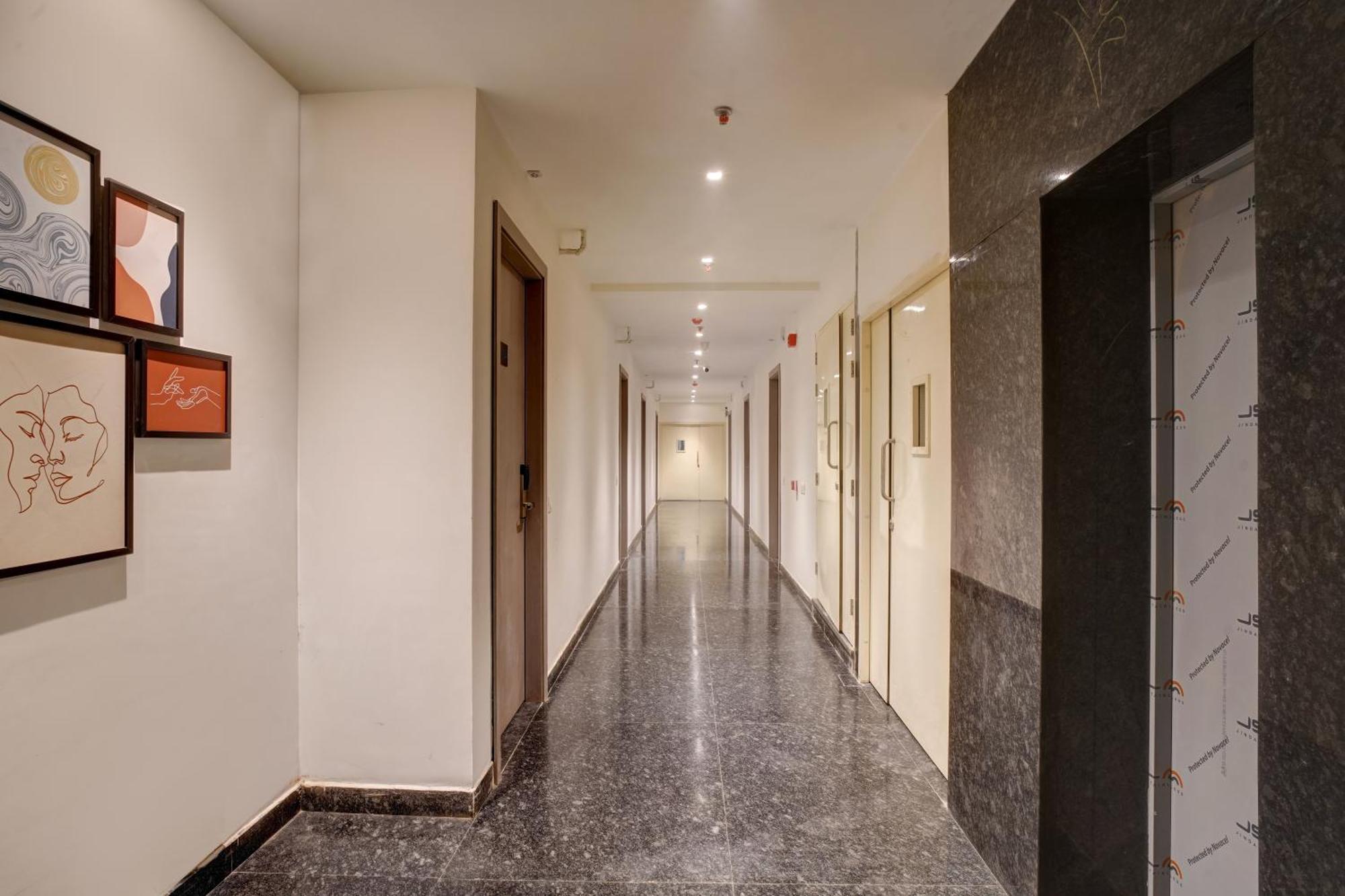 Iva Premium Delhi Airport With Airport Drop Hotel New Delhi Buitenkant foto